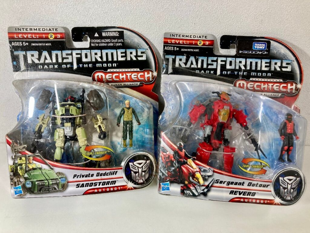 TRANSFORMERS フィギュア ダークオブザムーン サンドストーム DA-27 リバーブ＆デトゥア軍曹 タカラトミー 海外製