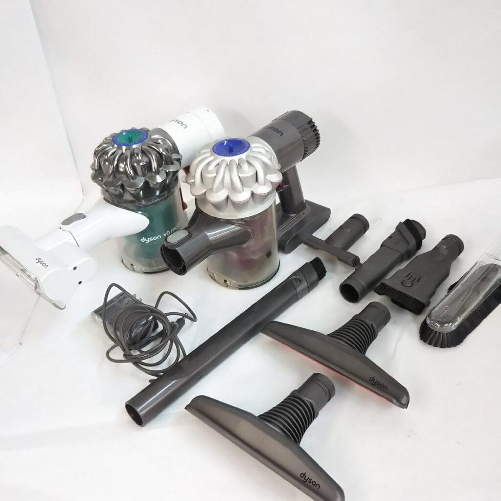 ジャンク dyson ダイソン サイクロンハンディクリーナー アタッチメントなど いろいろまとめて 掃除機 現状品