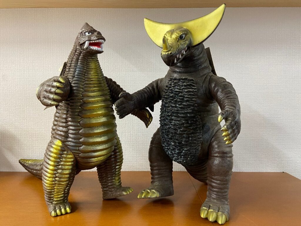 BANDAI バンダイ DXウルトラ怪獣シリーズ レッドキング＋ゴモラ 2体セット タグ付き