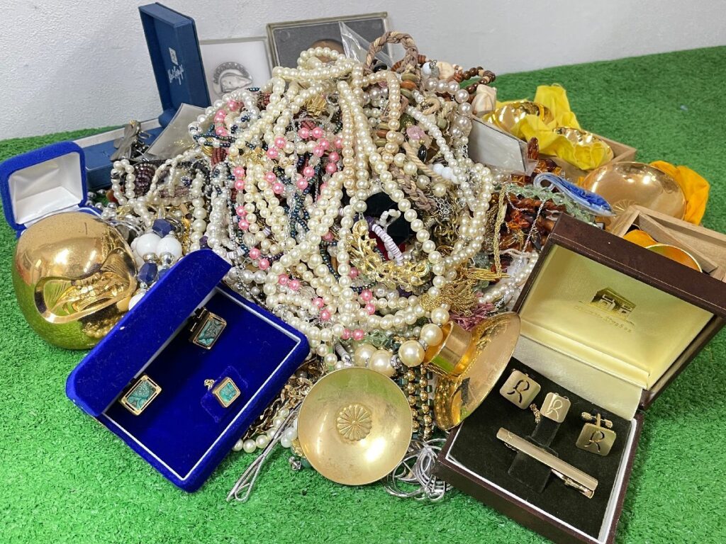 イミテーション アクセサリー 大量 約7㎏以上 まとめ ネックレス シルバー パール イヤリング 指輪 ブローチ 925 K2