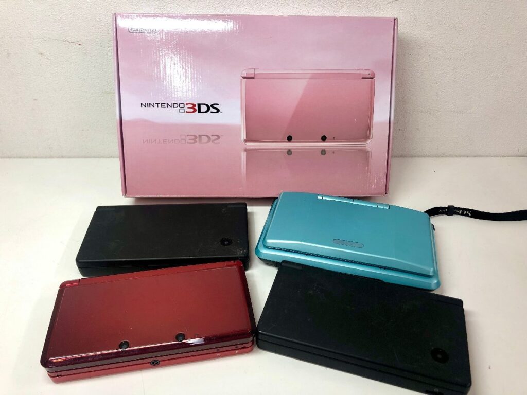 動作確認済み 任天堂 DS２DSi 3DS 本体 Nintendo ブラック ピンク ブルー 充電器付き CTR-001 NTR-001 TWL-001 初期化済