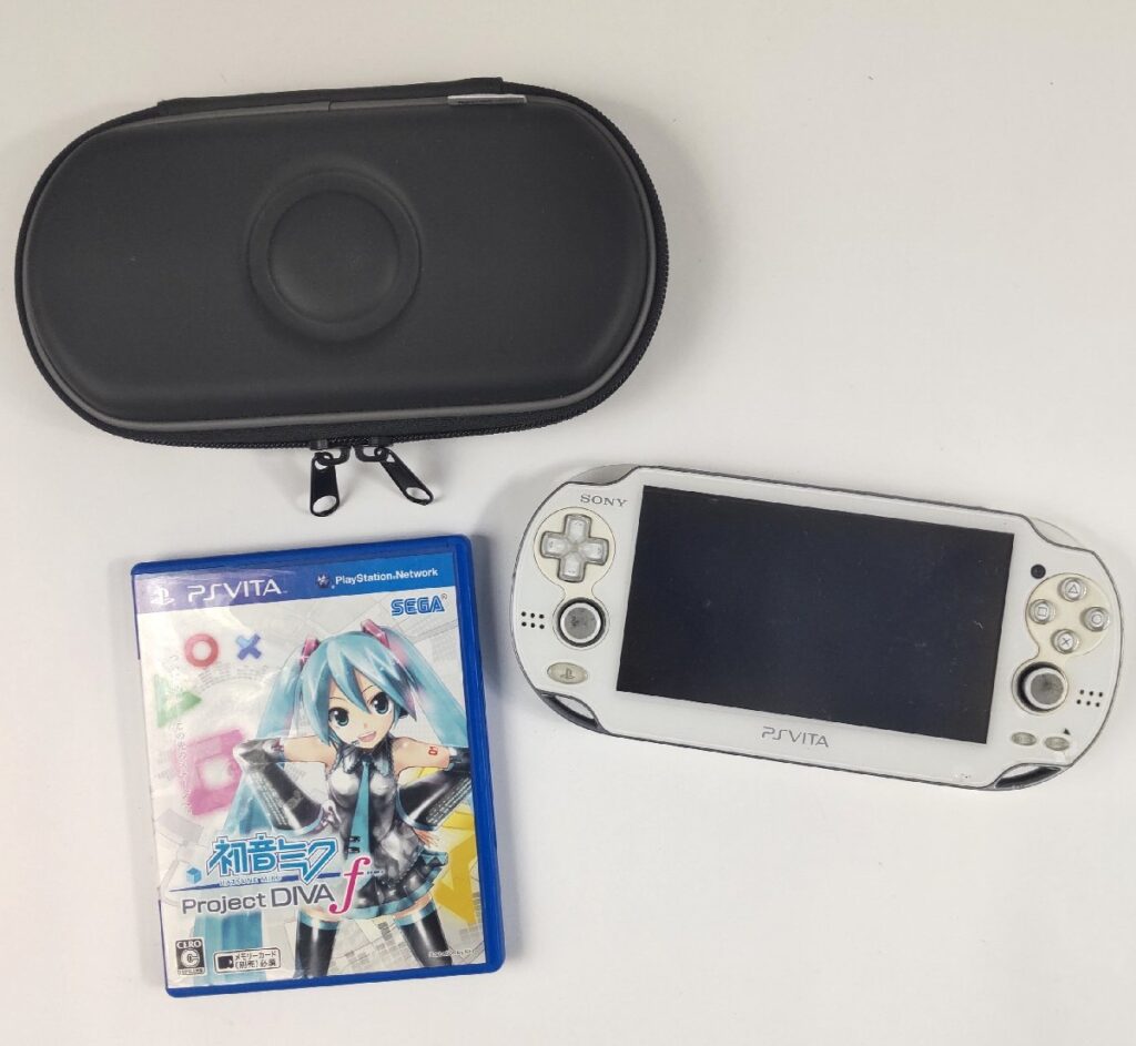 ジャンク SONY PS Vita PCH-1000 本体のみ アダプタなし 初音ミクProjectDIVAf ソフト セット 動作未確認 現状品