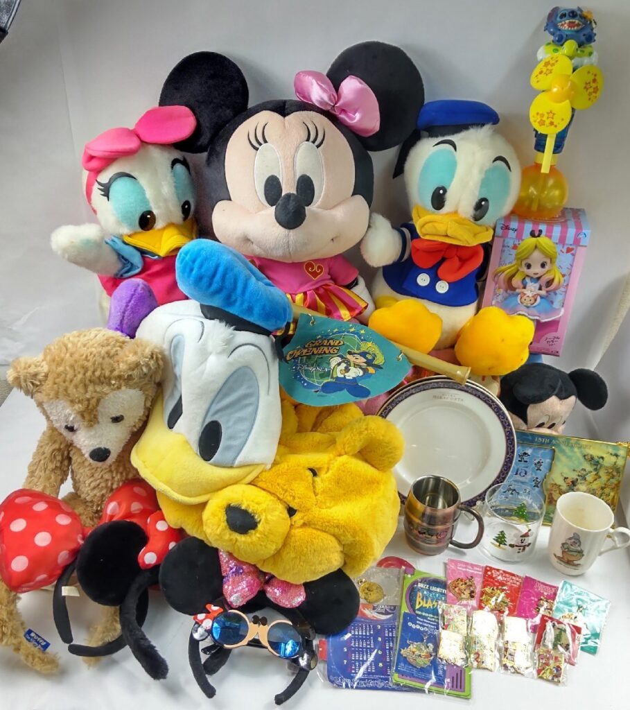 ジャンク ディズニー グッズ 大量まとめ ぬいぐるみ カチューシャ おもちゃ 食器類等 Disney 現状品