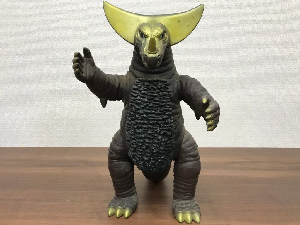 バンダイ DX デラックスウルトラ怪獣シリーズ ゴモラ タグ付き 高さ38ｃｍ 円谷プロ ソフビ