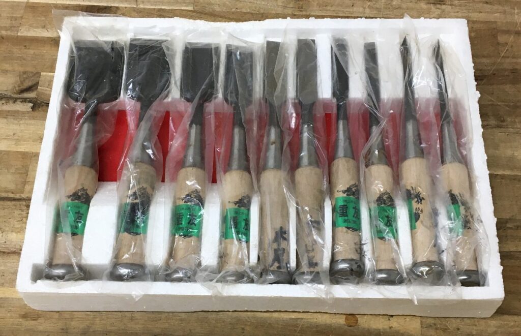 極上吟製 重友 SHIGETOMO 追入り ノミ のみ 10本組 大工道具 DIY 工具 箱付き