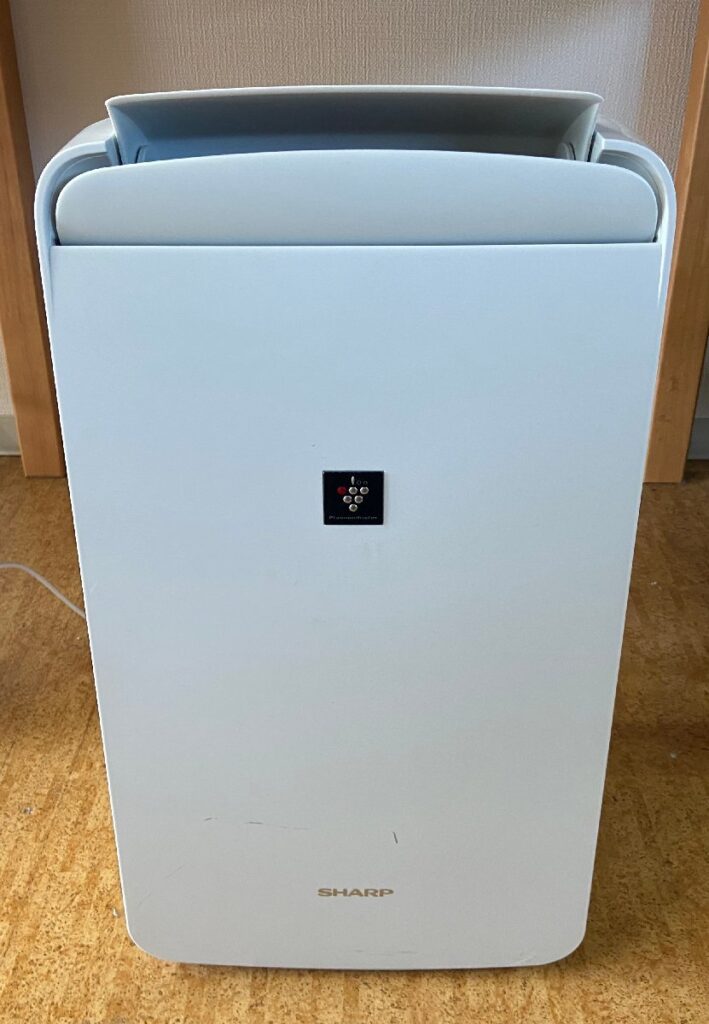 SHARP 冷風 衣類乾燥 除湿器 コンパクトクール CM-J100 プラズマクラスター7000 2019年製