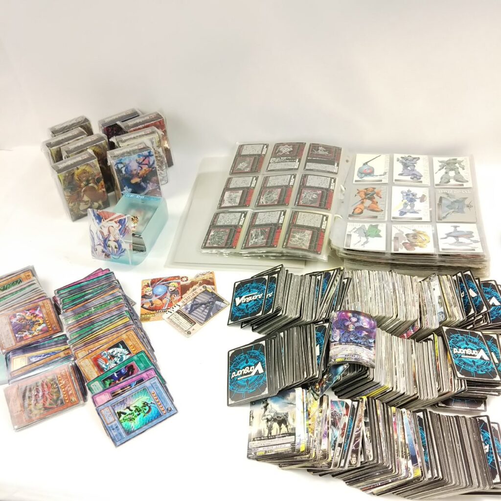 大量 トレーディングカードいろいろまとめて ヴァンガード/遊戯王/ガンダム/カードケースなど