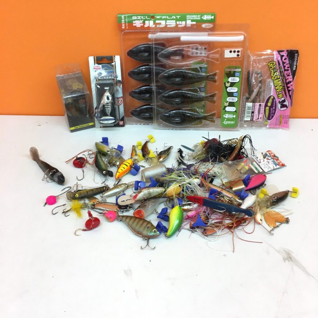 釣具 21個大量まとめ売り ルアー ウキ フライフィッシング ブラックバス シーバス スピナーベイト