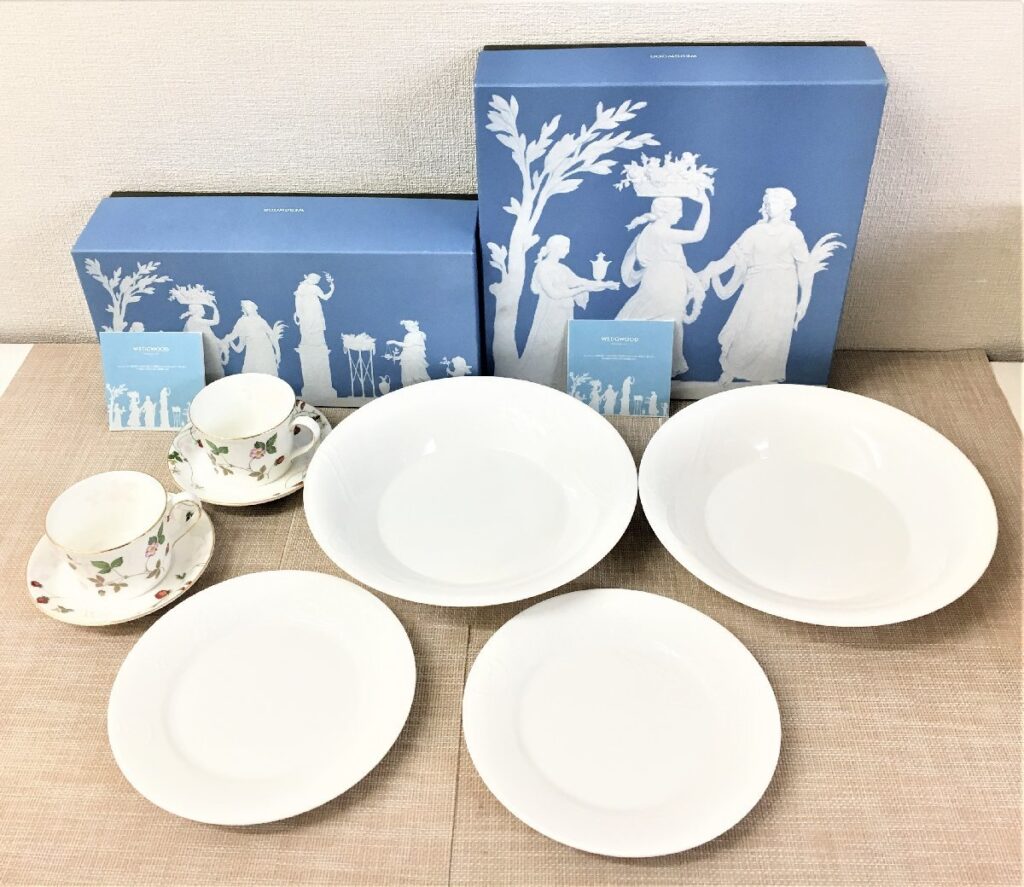 WEDGWOOD ワイルドストロベリー カップ&ソーサー 2客／Nature PLATE 2種 4枚 セット
