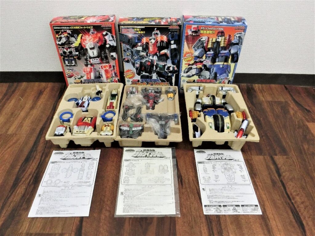 バンダイ 特捜戦隊デカレンジャー 特捜合体 DXデカレンジャーロボ、DXデカウイングロボ 特捜変形 DXデカバイクロボ