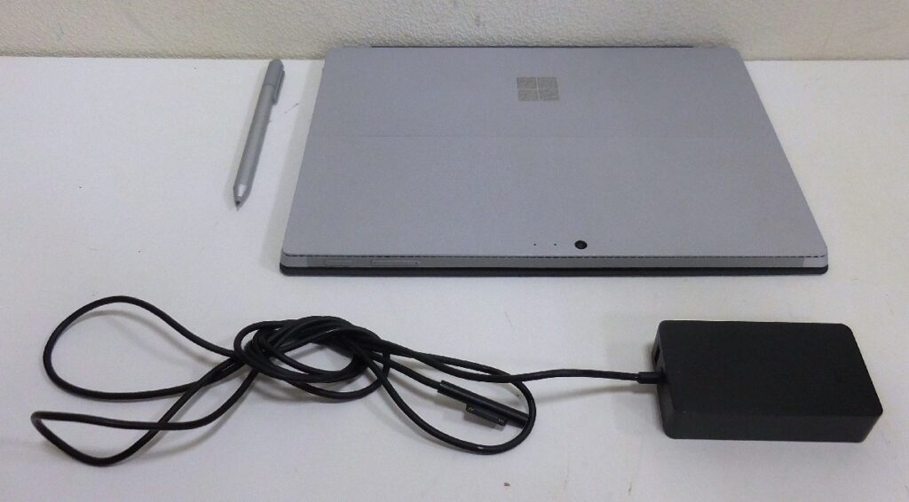 Micrsoft Surface Pro4 1724 256GB Windows 12.3型タッチ 動作未確認