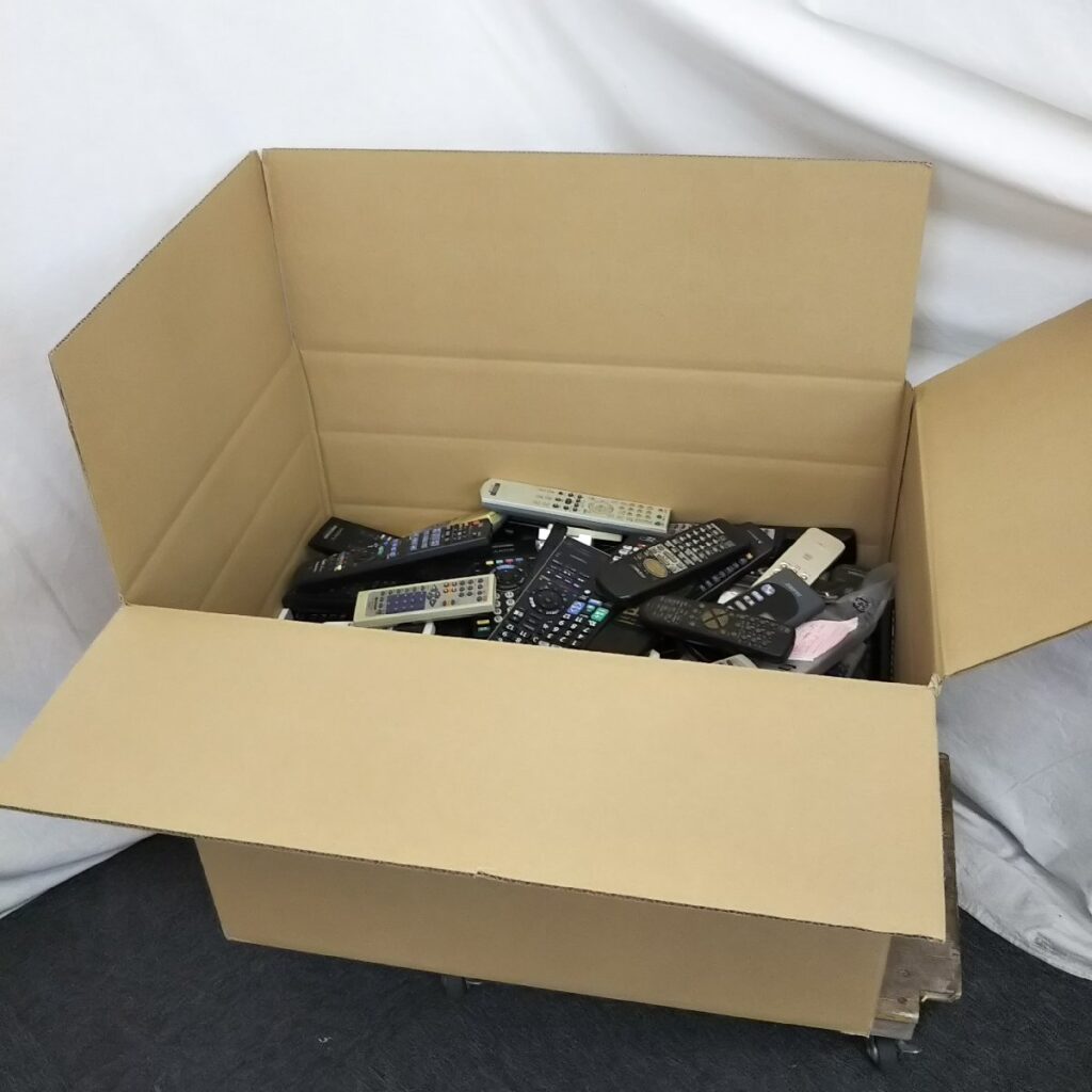 大量 ジャンク リモコンいろいろまとめて テレビ/エアコンなど電化製品のリモコン 現状品