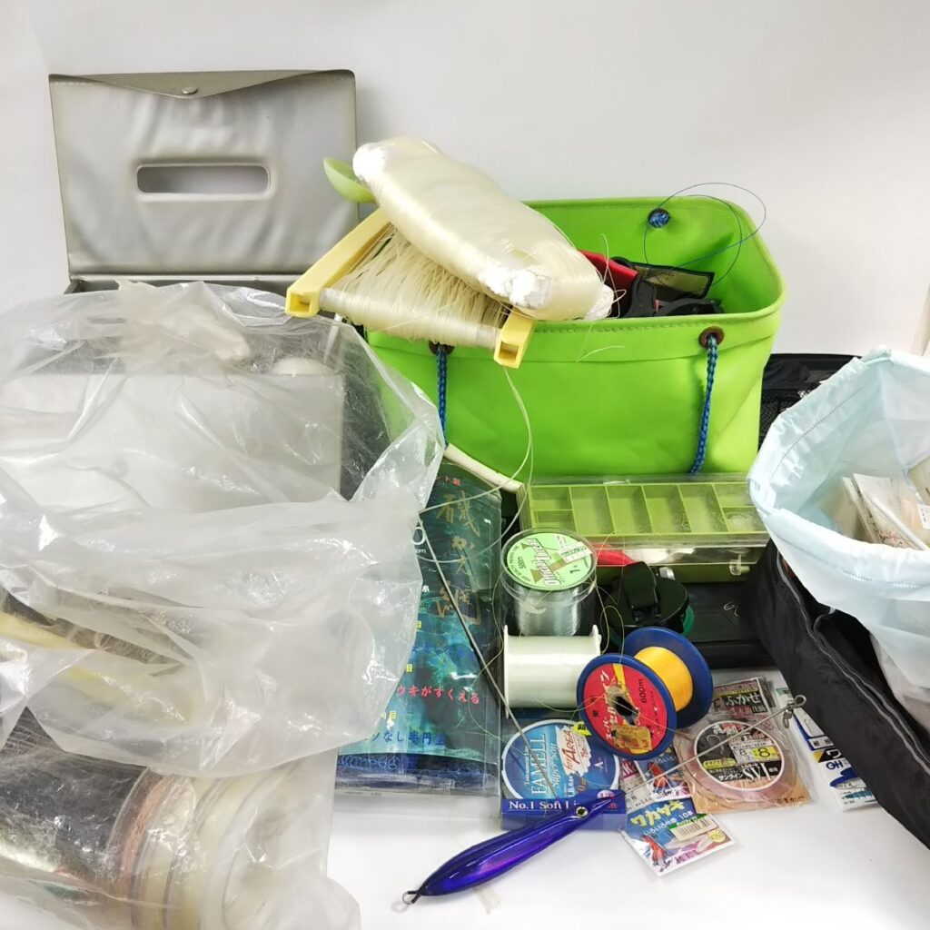 ジャンク 大量 釣り道具 いろいろまとめて ルアー/釣り針/浮き/テグス など フィッシング 現状品