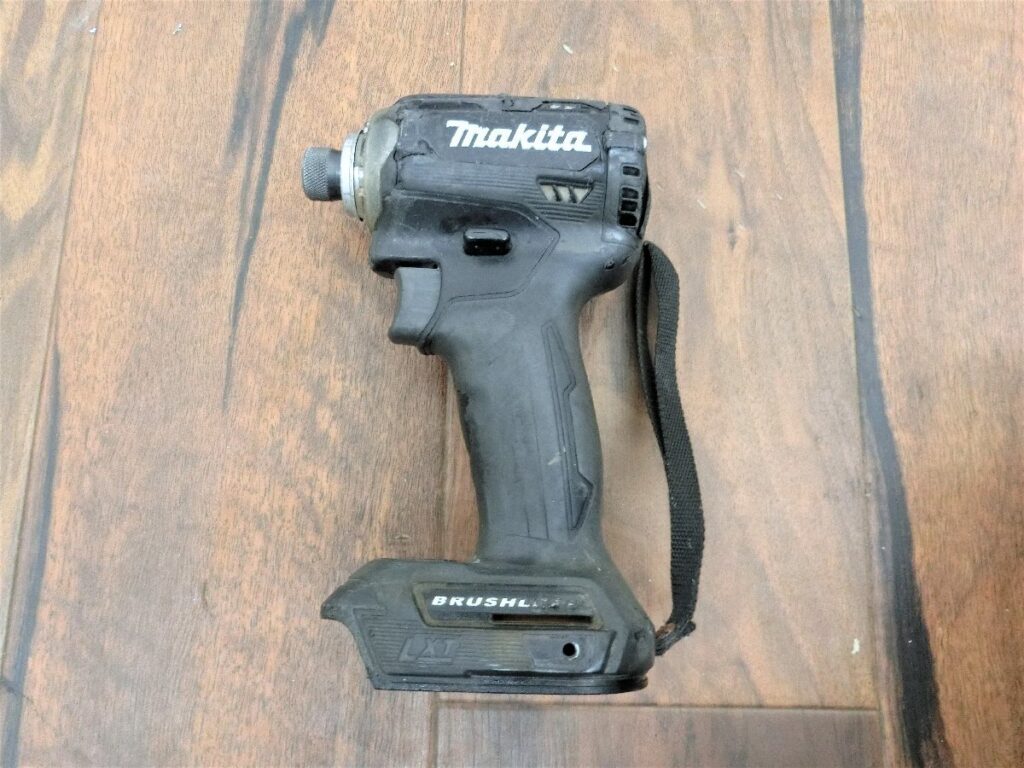 マキタ makita 充電式インパクトドライバ TD171D 本体のみ 通電動作不可