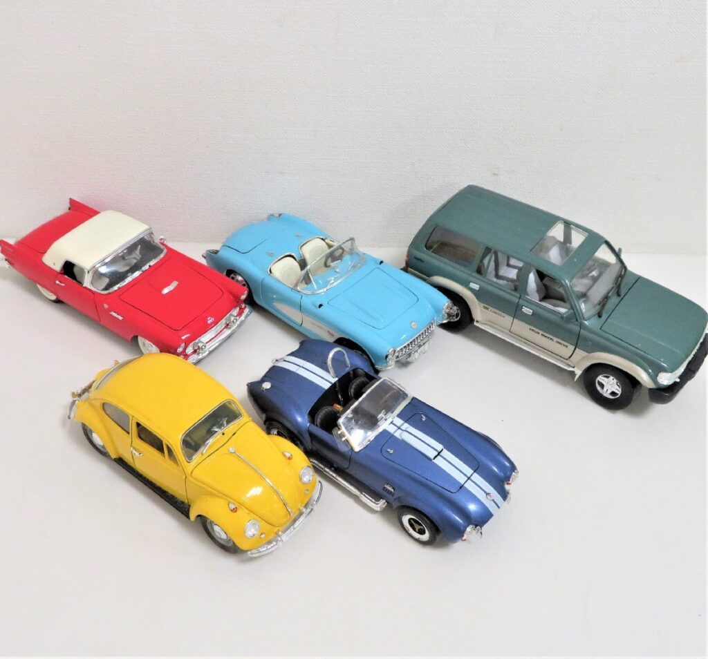 クラシックカー　ミニカーRoad Tough社　5台まとめ　サンダーバード　VW　ビートル　シボレー　コブラ　ランクル