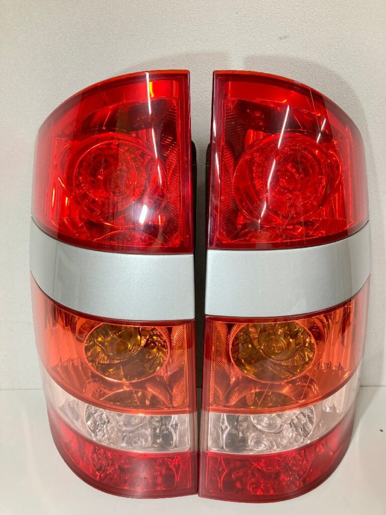 テールランプ TOYOTA トヨタ ノア ヴォクシー 左右ライト 割れ無し 自動車 アクセサリー 詳細不明