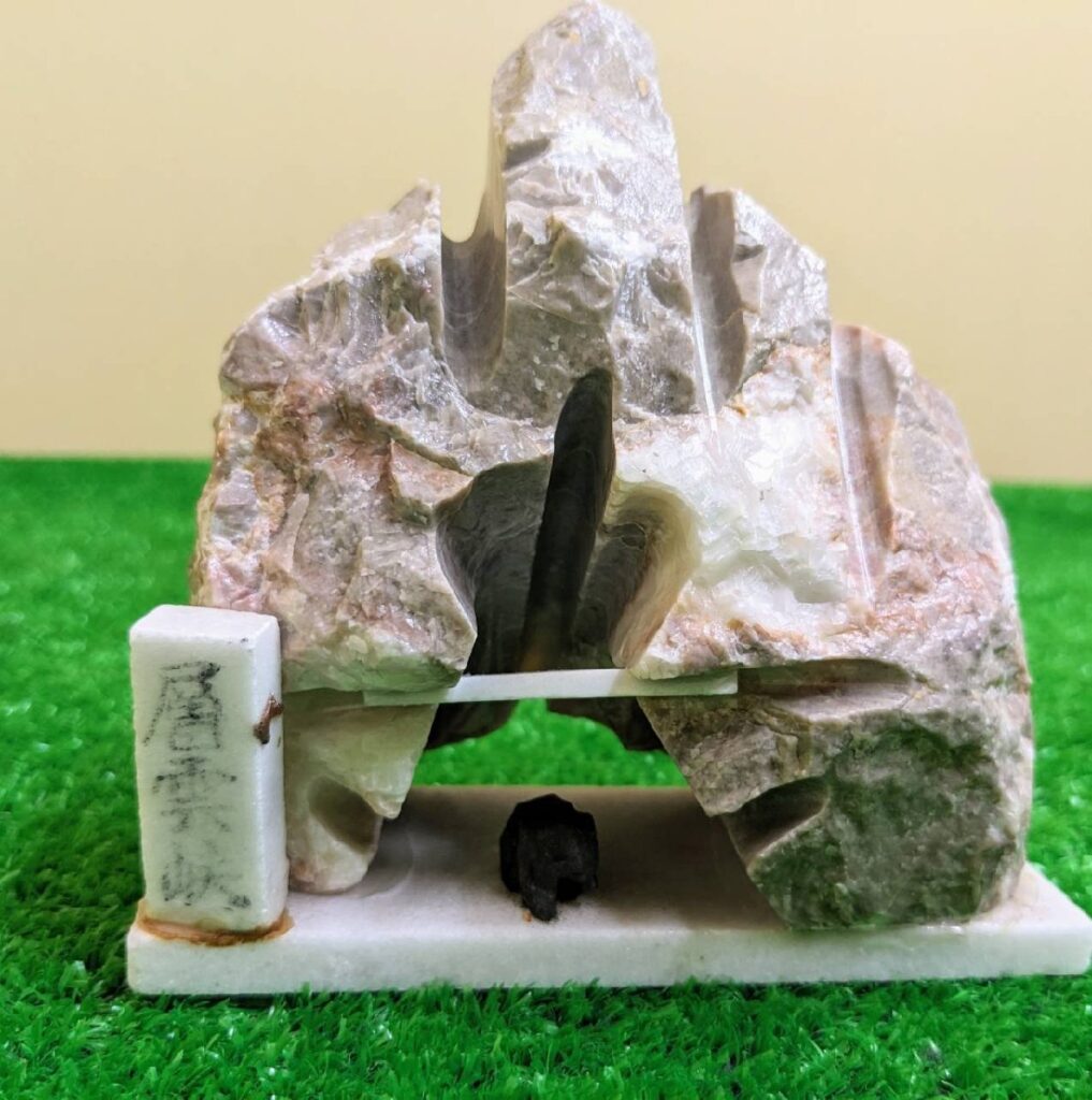 層雲峡 置物 石 詳細不明 高さ13cm