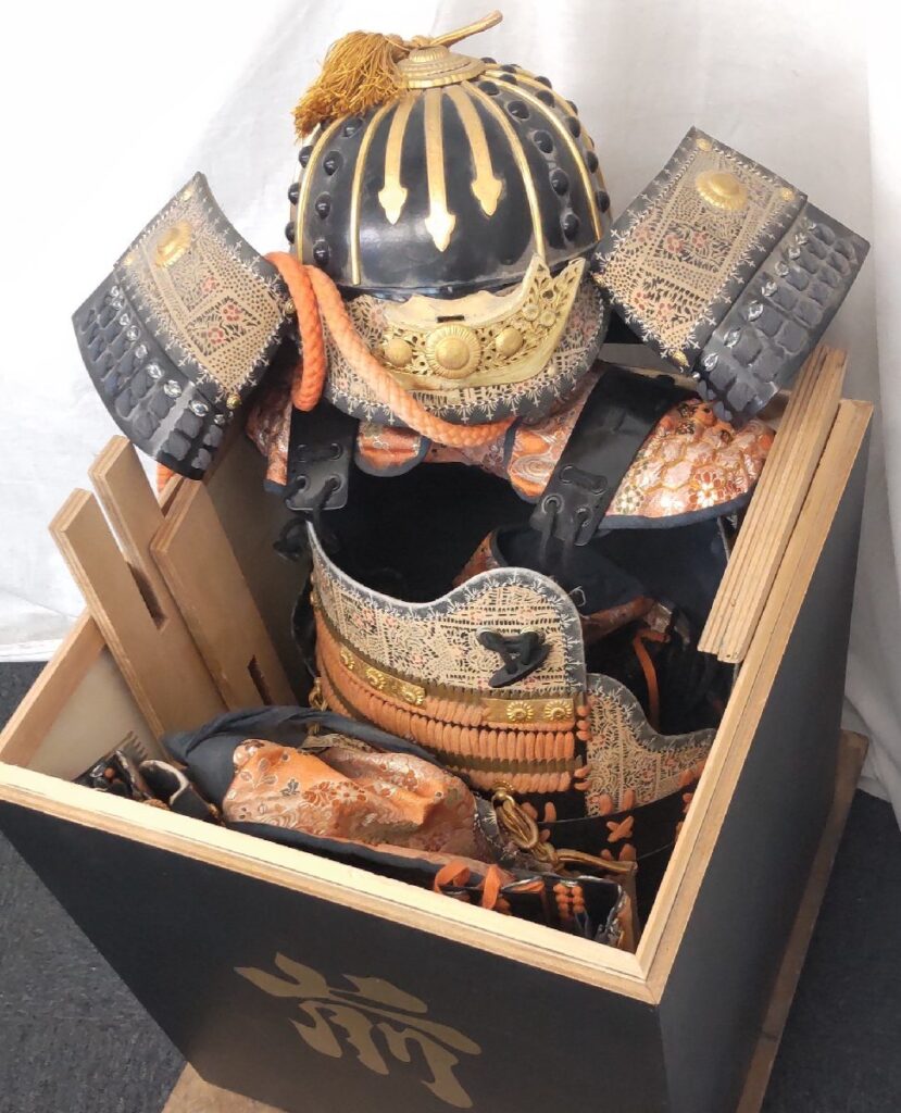 ジャンク 黒胴当世素掛 兜 甲冑セット 木箱付き 現状品
