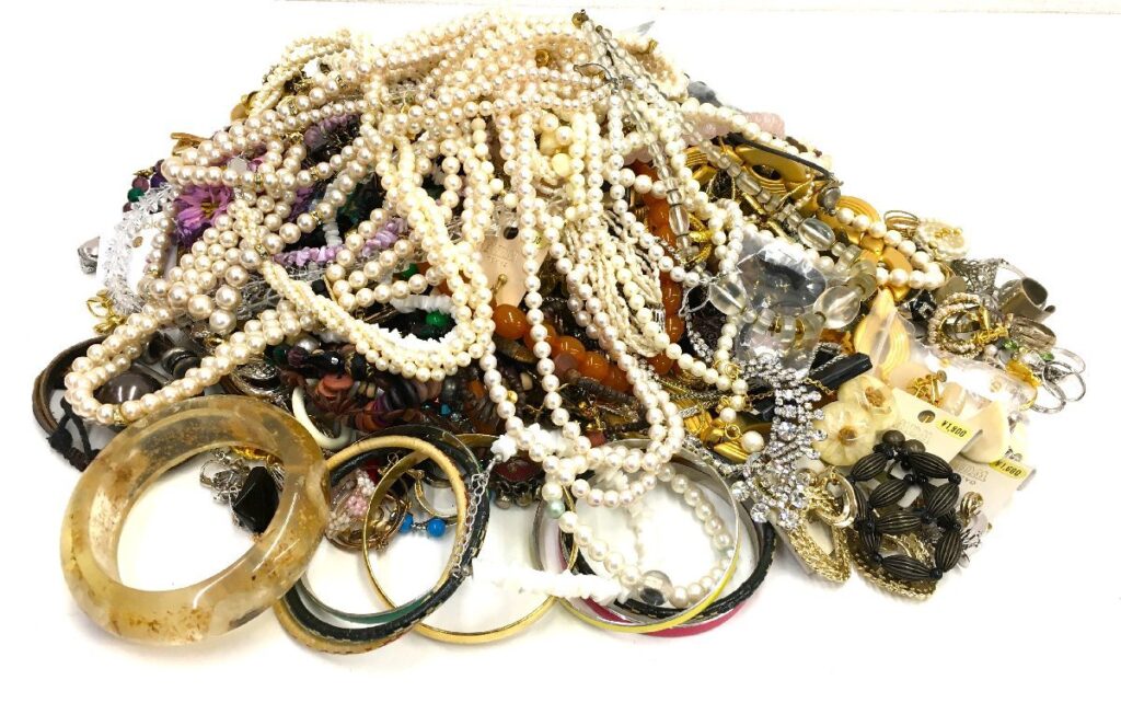 アクセサリー イミテーション まとめ売り 総重量3.6kg ネックレス リング フェイクパール他 まとめ売り