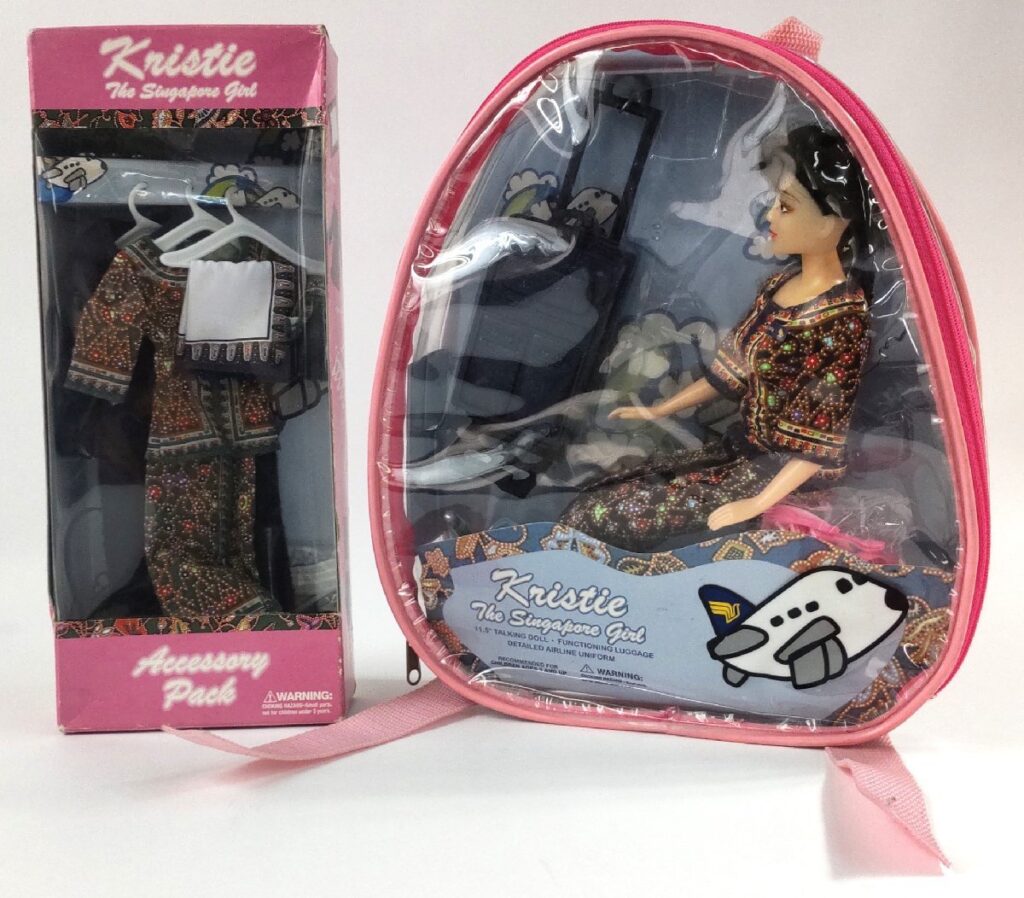 未使用 DARON シンガポール航空 kristie シンガポールガール＆アクセサリーパーツ 2点セット 着せ替え人形 飛行機