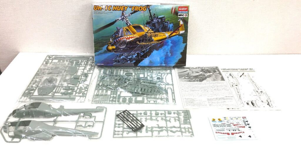 ACADEMY アカデミー UH-1C HUEY FROG ヒューイ フロッグ ヘリコプター 1/35