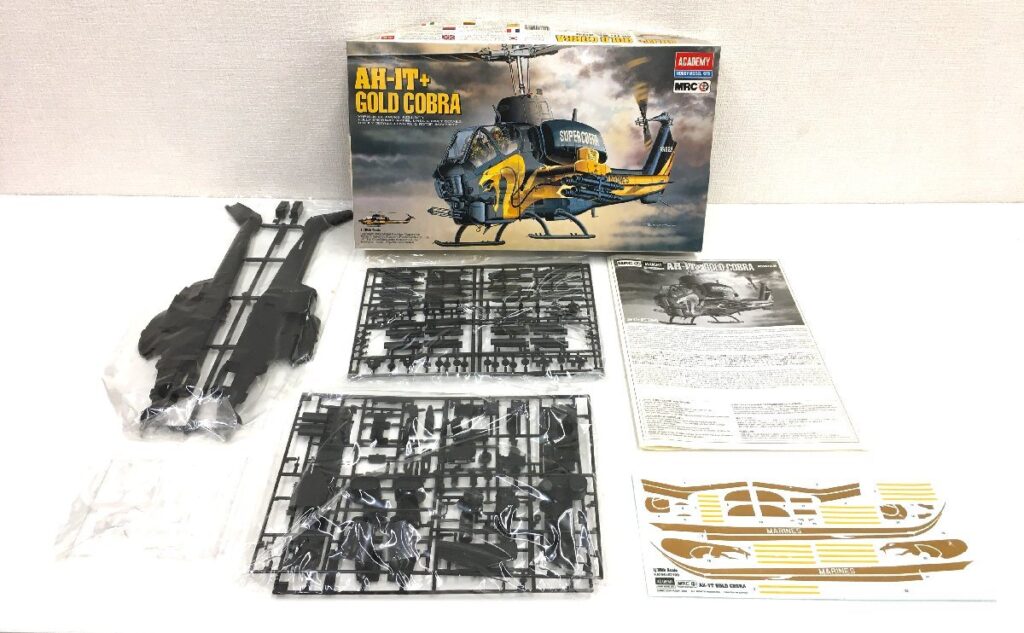ACADEMY アカデミー AH-1T＋ GOLD COBRA ゴールドコブラ 1/35