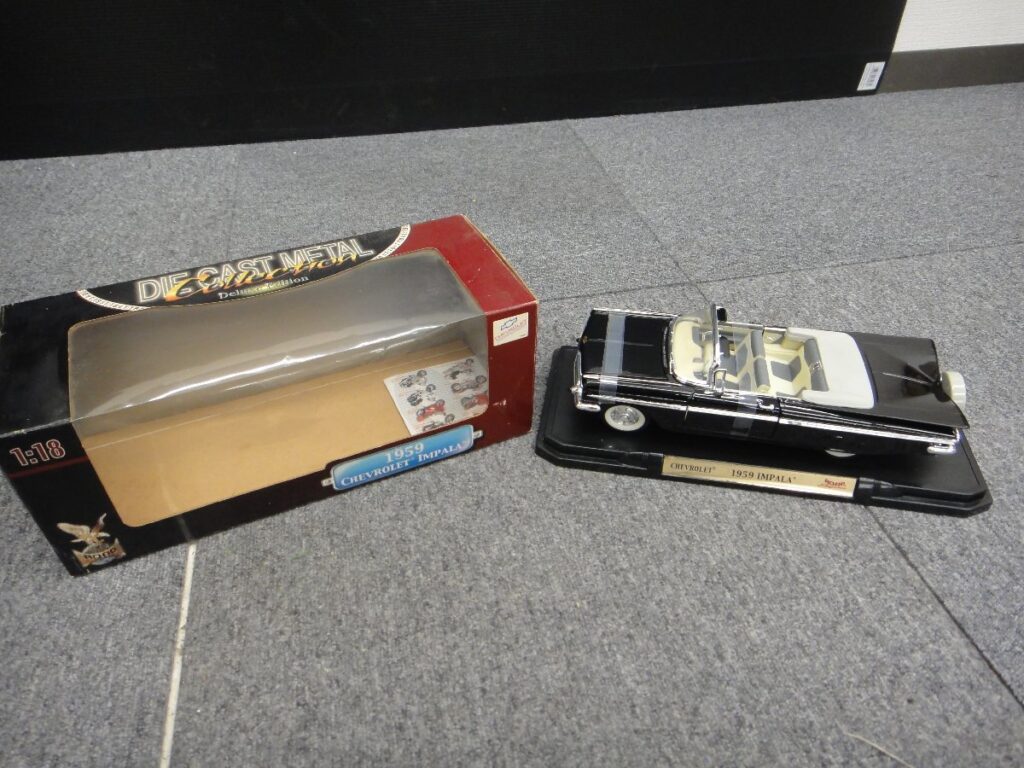 DIE CAST METAL 1959 CHEVROLET IMPALA シボレー インパラ scale 1:18