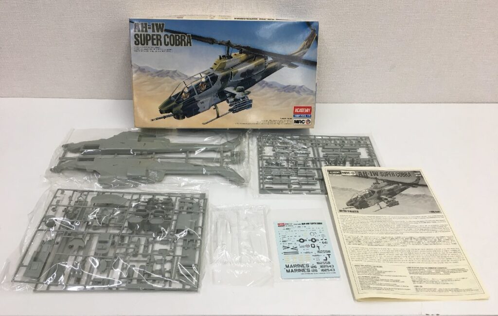ACADEMY アカデミー 1/35 AH-1W SUPER COBRA スーパーコブラACADEMY アカデミー 1/35 AH-1W SUPER COBRA スーパーコブラ