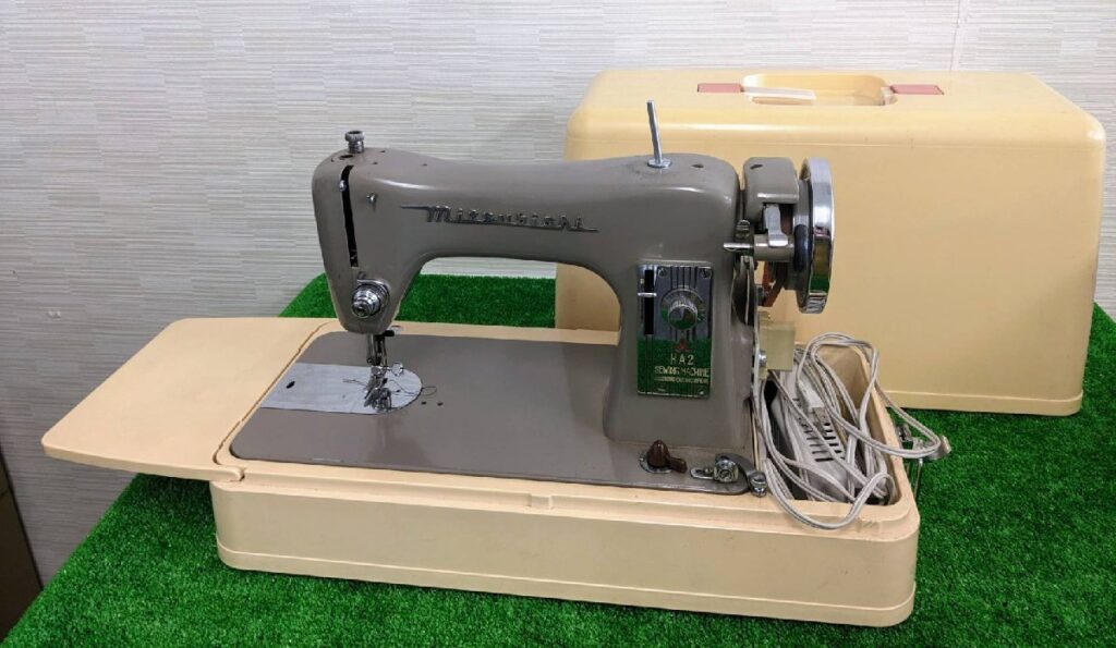MITSUBISHI 三菱 HA2 SEWING MACHINE ※ケース取手部分破損あり
