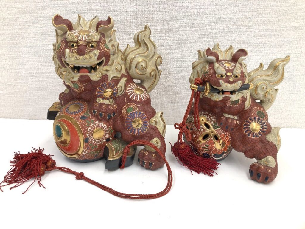 九谷焼 獅子 シーサー まとめ売り 2点 八栄窯 九谷 八幡窯 玉乗り 玉獅子 陶器 置物 狛犬