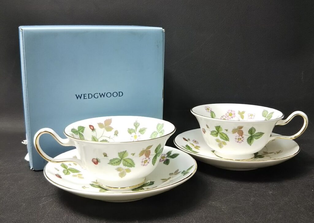 未使用 WEDGWOOD ウェッジウッド ワイルドストロベリー ペアカップ&ソーサー ティーカップ 洋食器