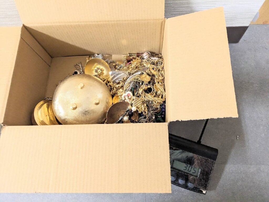 アクセサリー イミテーション 大量まとめ 約3kg 指輪 ネックレス ブローチ イヤリング など