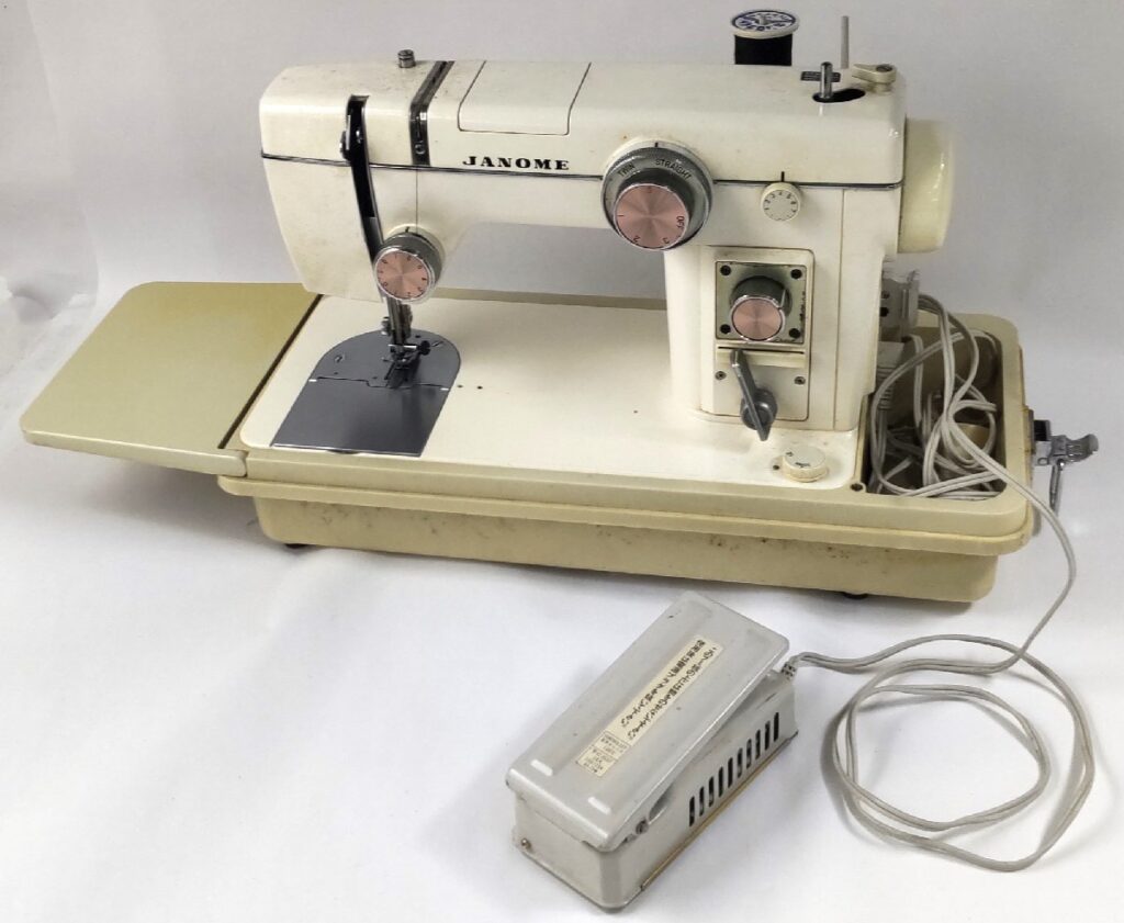 ジャンク 通電確認済み JANOME ジャノメ model 802 ミシン フットペダル付き 現状品