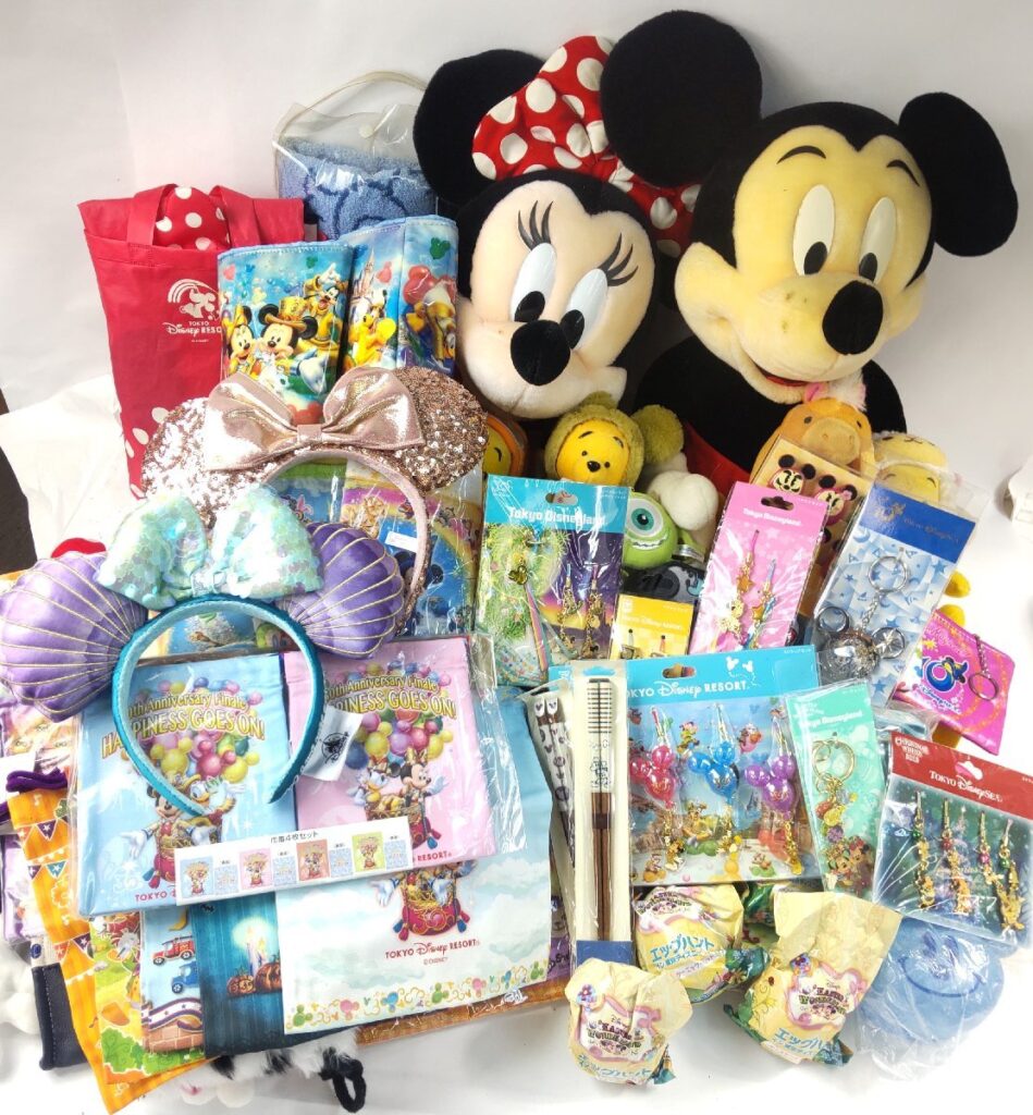 ジャンク 大量 ディズニーグッズいろいろまとめて ぬいぐるみ/カチューシャ/ストラップ/ポーチ/バッグなど 現状品