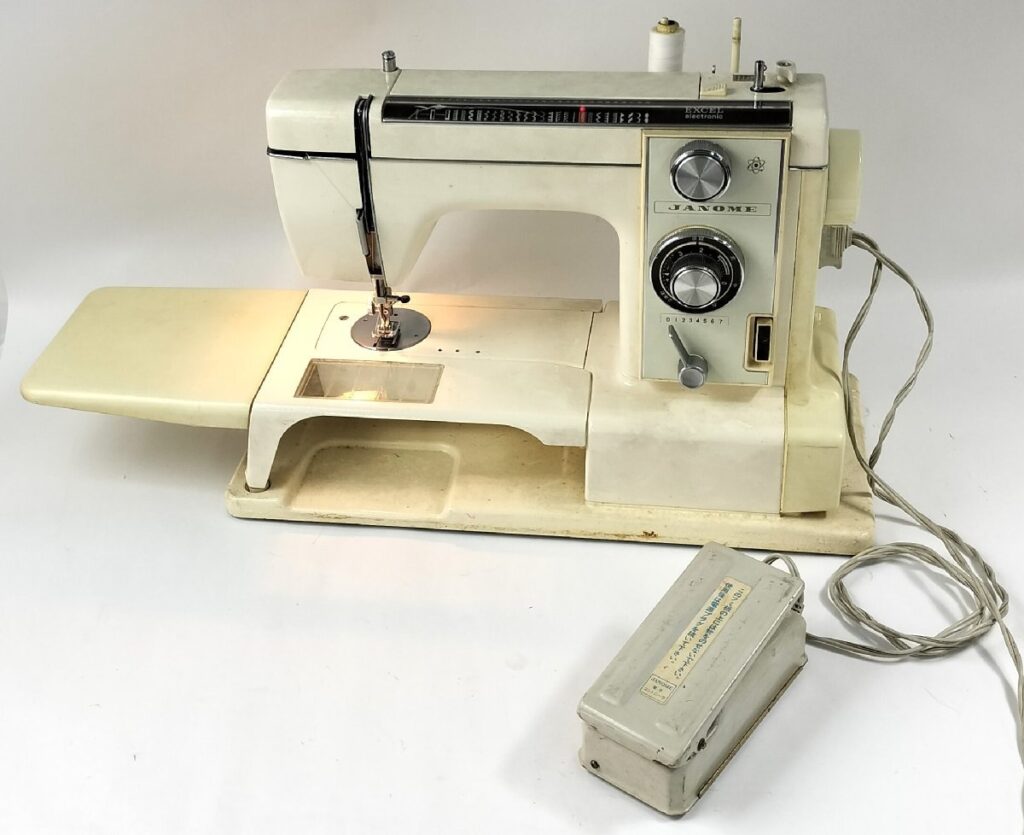 ジャンク 通電確認済み JANOME ジャノメ 815 ミシン フットペダル付き 現状品