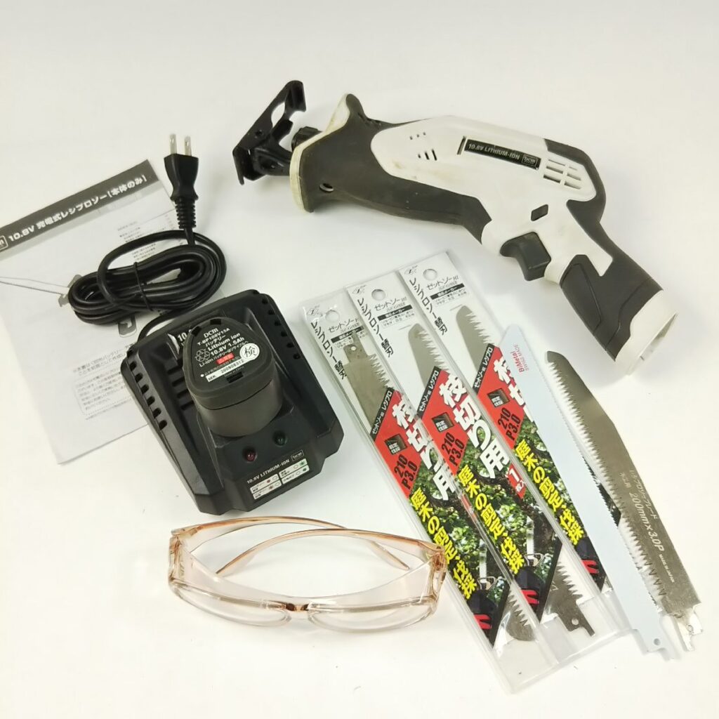 ジャンク DCM 10.8V充電式レシプロソー T-RS108V 替刃つき 動作未確認 現状品