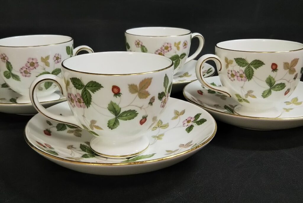 美品 WEDGWOOD ウェッジウッド ワイルドストロベリー カップ&ソーサー4客セット 洋食器