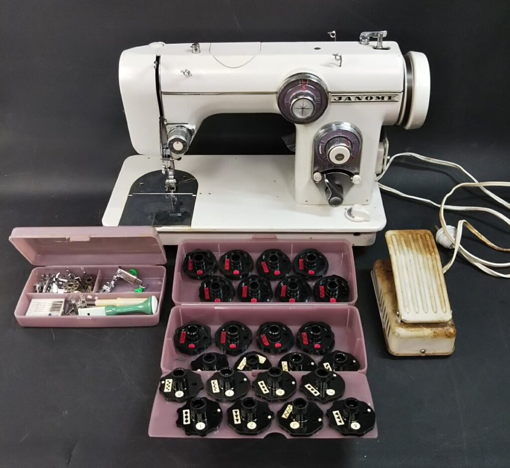 ジャンク JANOME ジャノメ 672 ミシン フットペダル付き 動作未確認 現状品