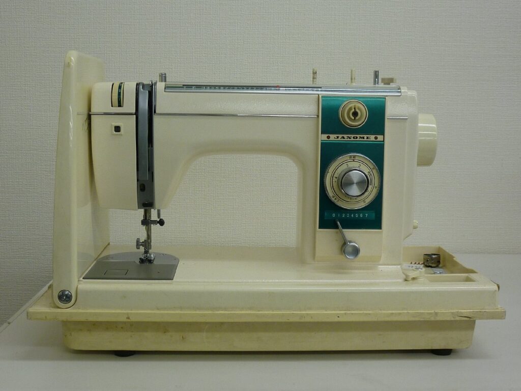 ジャノメ Janome ミシン MODEL 811 箱型収納