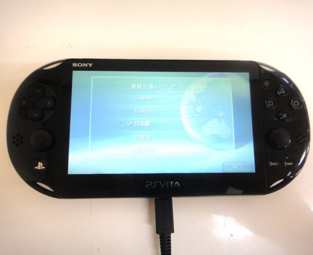 ソニー SONY PSＶita プレイステーションヴィータ PCH-2000 64GB 初期化済み 動作確認済み