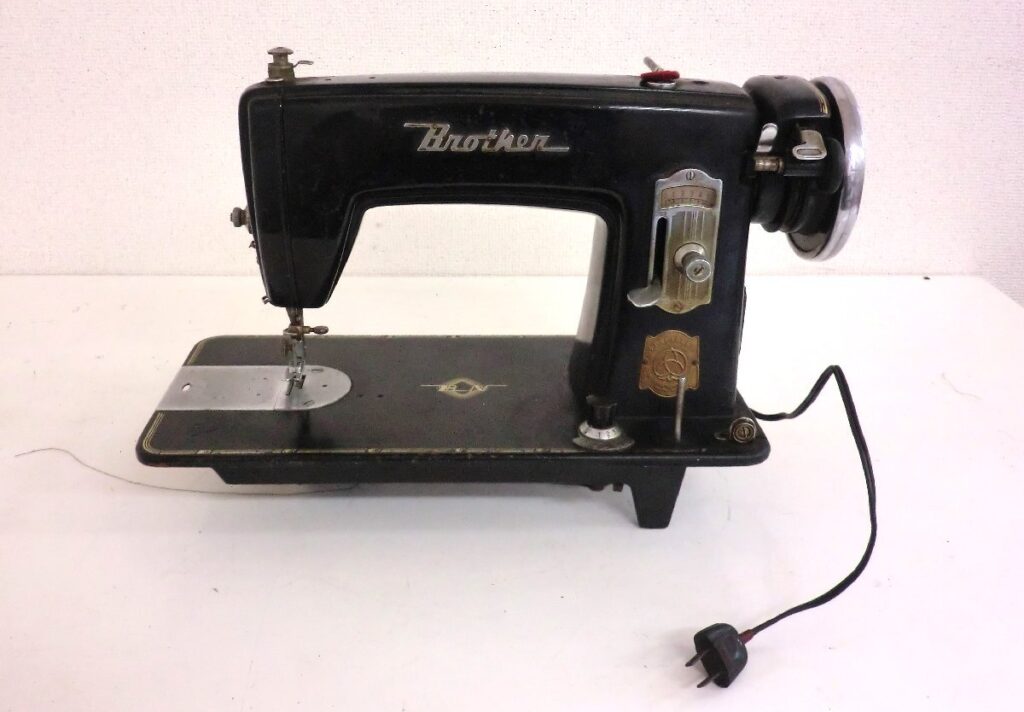 ブラザー Brother Sewing Machine ミシン REG.D TRADE MARK アンティーク ブラック