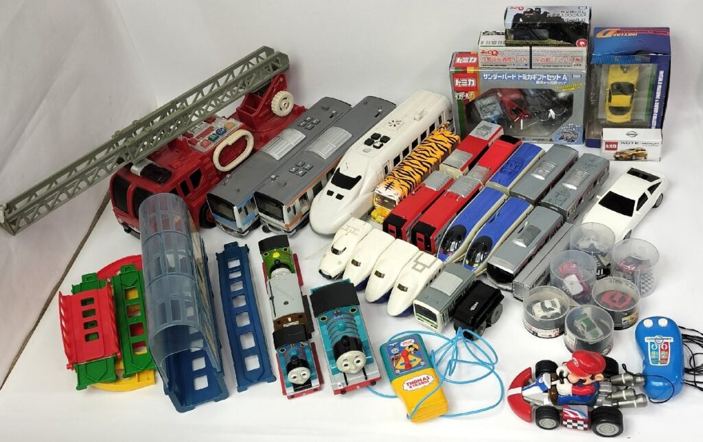 ジャンク 電車やミニカーなど 乗り物おもちゃいろいろまとめて 機関車トーマス/マリオ/消防車/鉄道模型他 現状品
