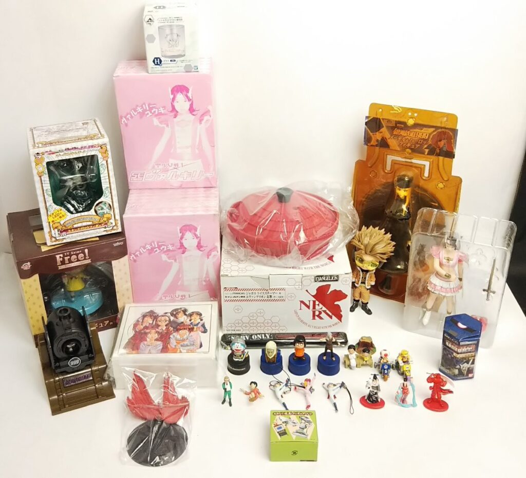 未使用含む いろいろ フィギュア キーホルダー まとめ エヴァンゲリオン/ヴァルキリー/メタル&ハーロックフィギュアなど