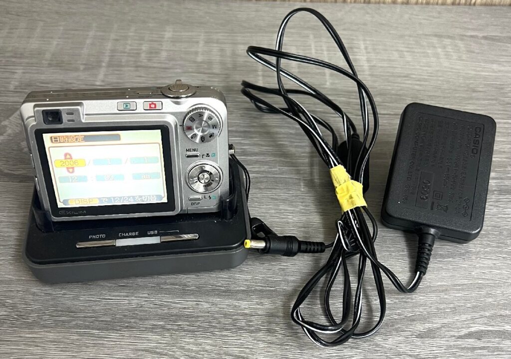 CASIO EXILIM EX-Z850 コンパクトデジタルカメラ ACアダプター/充電器 付き シルバー