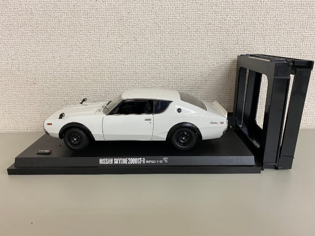 KYOSHO 京商 NISSAN 日産 スカイライン SKYLINE 2000 GT-R KPGC-110 ダイキャストカー 1/18スケール