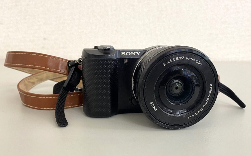 SONY ソニー アルファ α5000 ILCE-5000 デジタル ミラーレス 一眼カメラ E PZ 16-50mm F3.5-5.6 OSS ケース付き