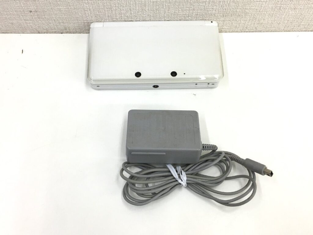 任天堂 ニンテンドー Nintendo 3DS CTR-001 ホワイト 本体/アダプター付き 初期化済み/動確済み