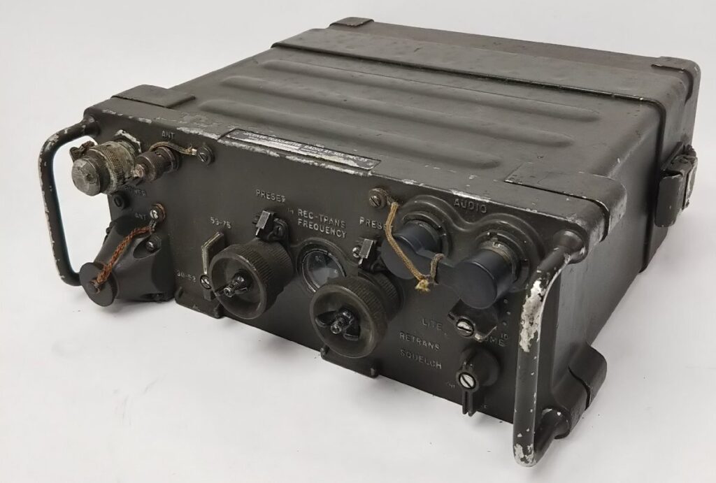 ジャンク 米軍 軍用 無線 RECEIVER-TRANSMITTER RADIO RT-505/PRC-25 30MHz～75MHz FM