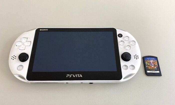 SONY,ソニー,PlayStation,PSVita,PCH-2000,ホワイト,ゲーム機,本体,ゲームソフト付き,初期化,簡易動作確認済み,出張買取,不用品,買取,査定,出張,持込,ジャンク,古いもの,錬金堂, 藤沢
