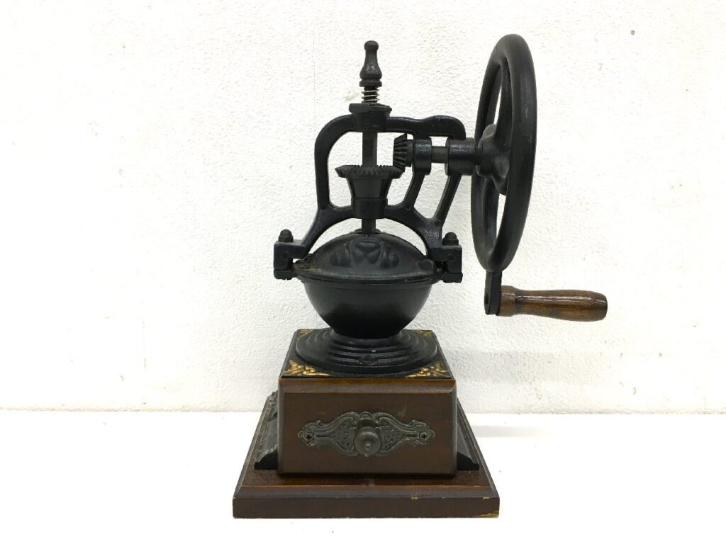 B.E製 コーヒーミル 手動式 手挽き アンティーク調 レトロ調 TAIWAN 台湾